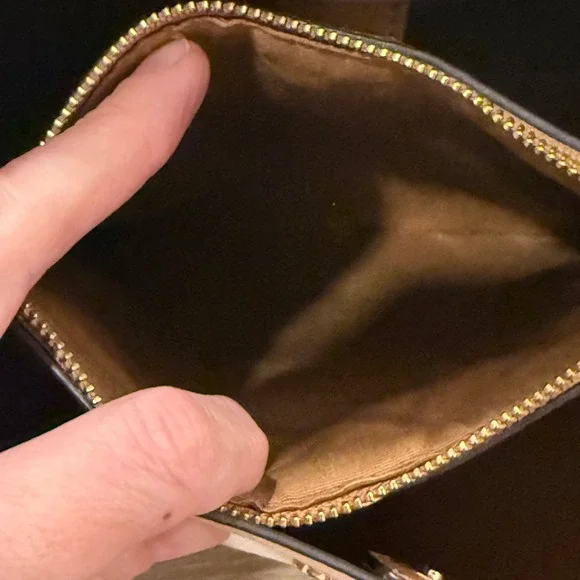 Coach Town Bucket Bag Cream Polished Pebble Leather Gold Hardware NWOT - Picture 9 of 9